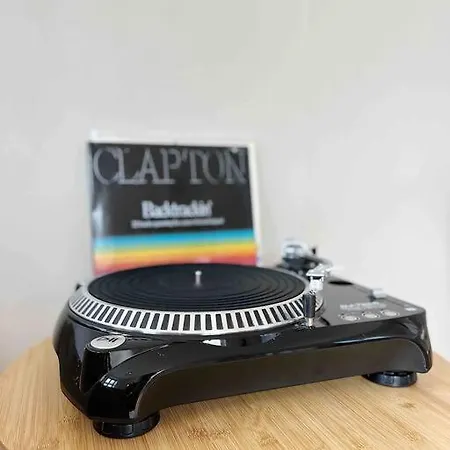 Luxurious Retreat In The Middle Of Center Апартаменти *