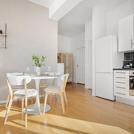 Апартаменти Luxurious Retreat In The Middle Of Center