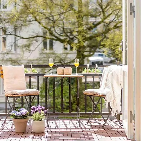 Luxurious Retreat In The Middle Of Center Апартаменти *