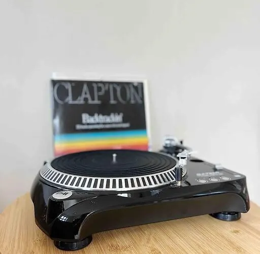 Luxurious Retreat In The Middle Of Center Apartament *