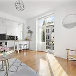 Luxurious Retreat In The Middle Of Center Apartamento
